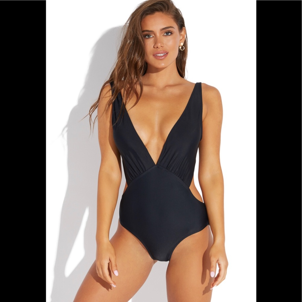 NWT Shoe Dazzle Plunging V-neck One Piece in M